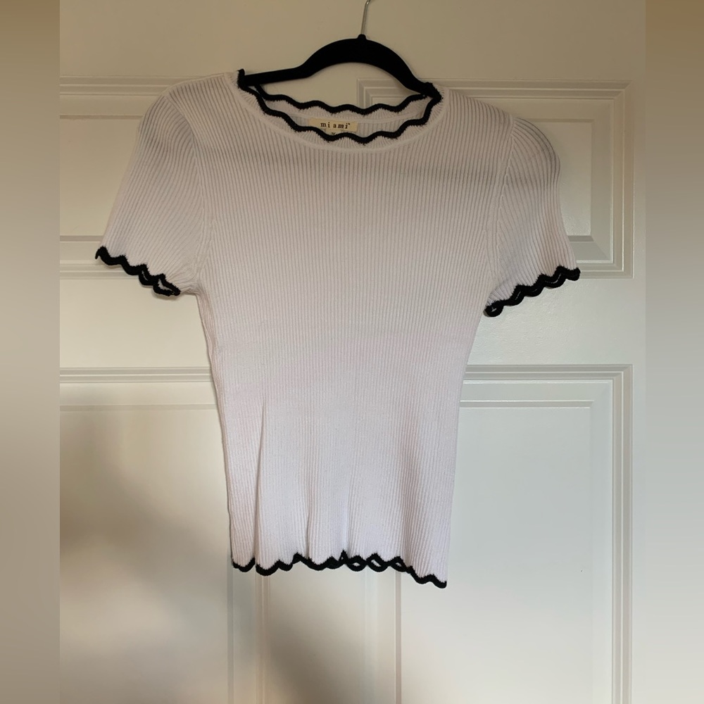 Women’s Scalloped Tee